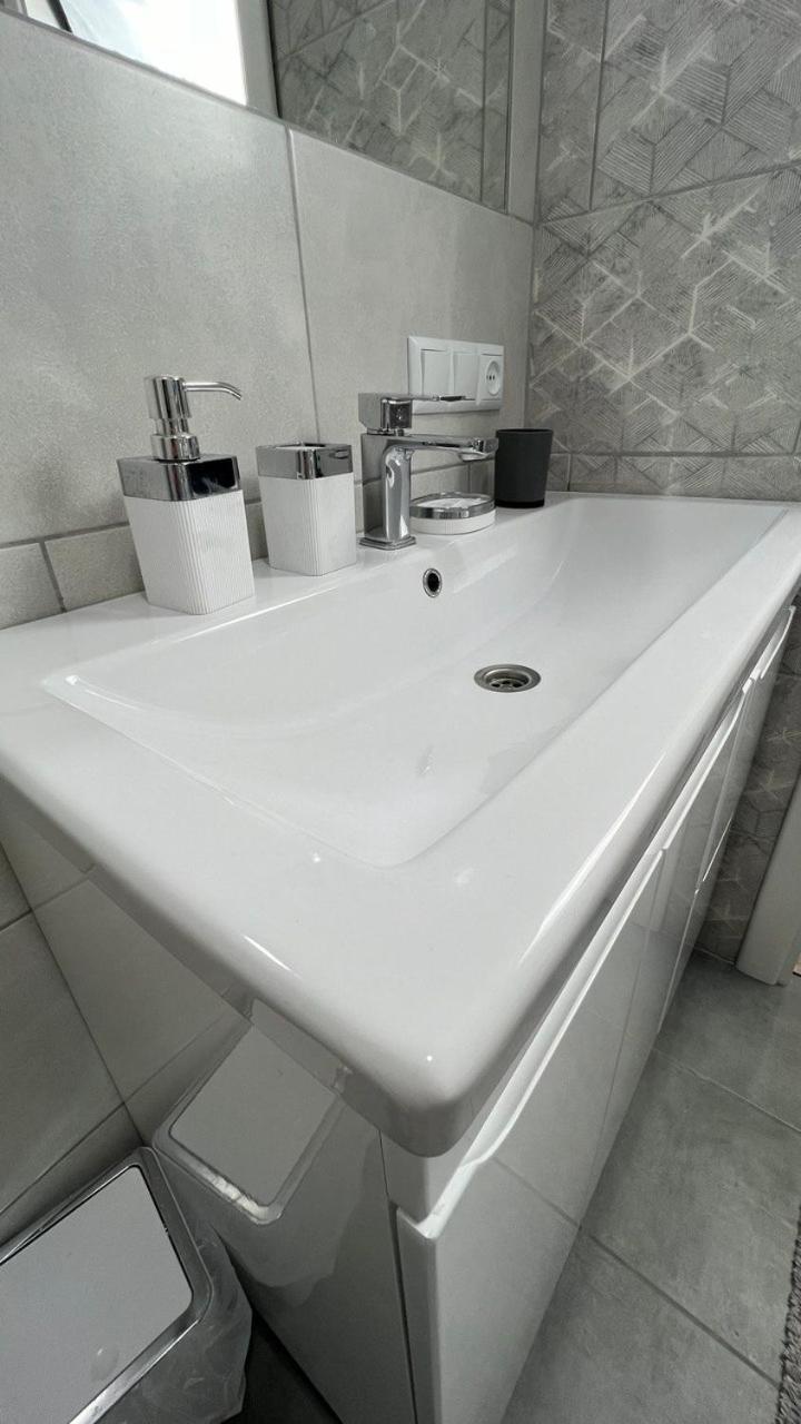 Grey & White Apart Vinnytsia Exterior foto